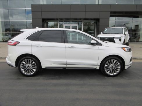 Used 2020 Ford Edge Titanium w/ Equipment Group 301A AWD/4WD image 11