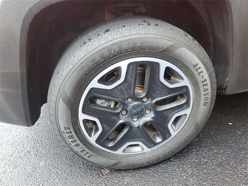 Used 2015 Jeep Renegade Trailhawk image 5