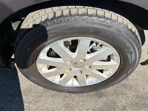 Used 2015 Chrysler Town & Country Touring FWD image 9