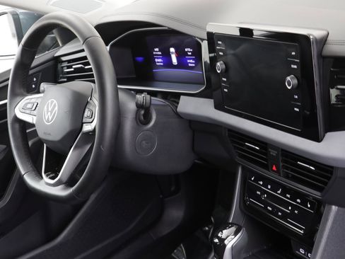 Used 2025 Volkswagen Jetta SE image 21