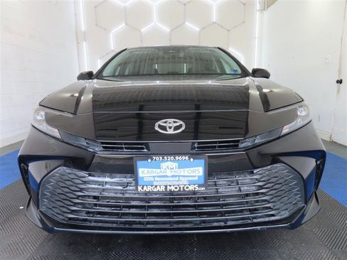 Used 2025 Toyota Camry LE w/ Convenience Package FWD image 2