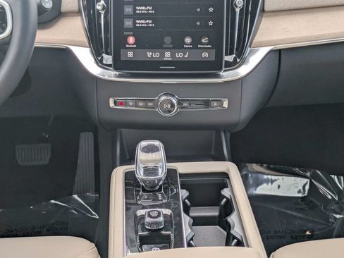 New 2026 Volvo XC90 B5 Plus w/ Protection Package Premier AWD/4WD image 20