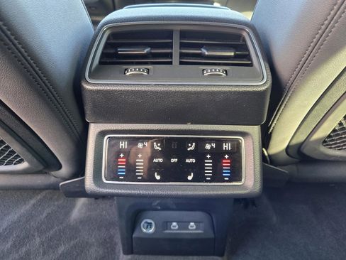 Used 2022 Audi e-tron Premium Plus w/ Premium Plus Package image 11