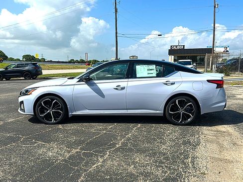 New 2026 Nissan Altima 2.5 SR w/ SR Premium Package FWD image 5