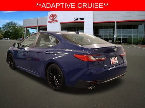 Used 2025 Toyota Camry SE image 7