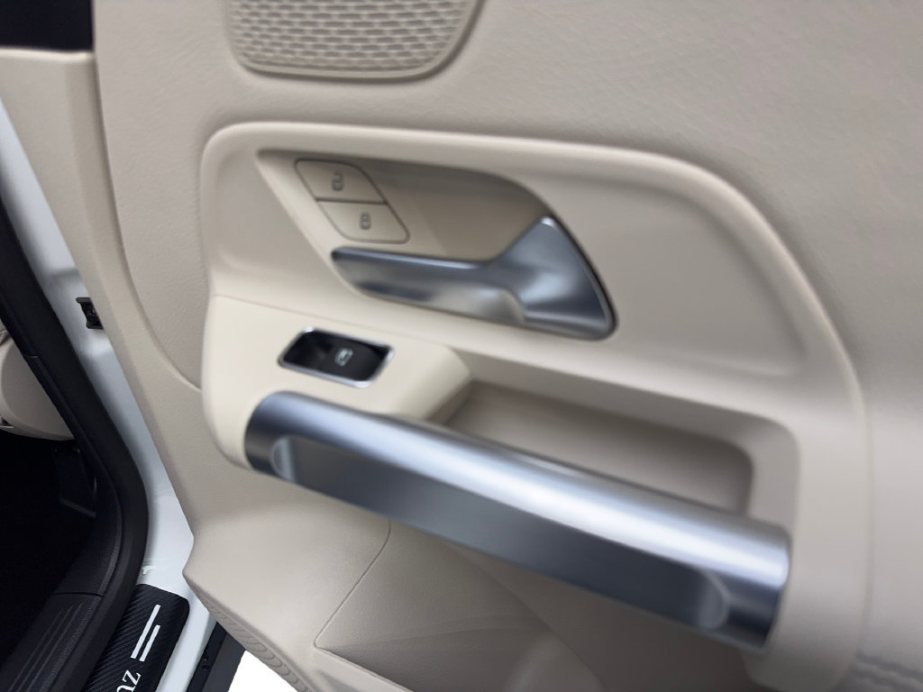 Used 2025 Mercedes-Benz GLB 250 w/ Exclusive Package image 43
