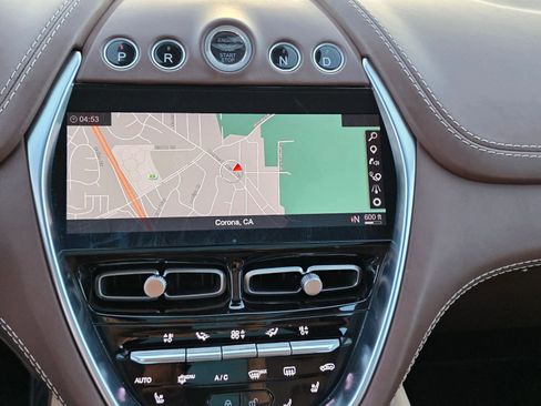 Used 2022 Aston Martin DBX image 17