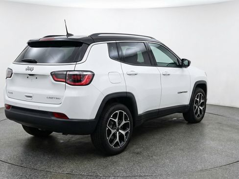 Used 2025 Jeep Compass Limited image 9