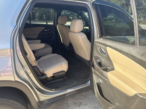 Used 2023 Chevrolet Traverse LT image 5