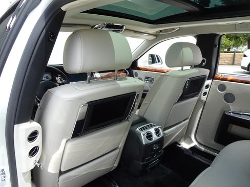 Used 2012 Rolls-Royce Ghost RWD image 16