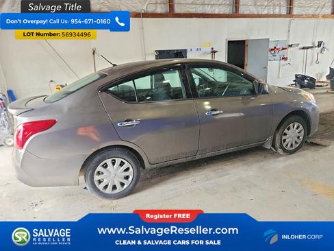Used 2014 Nissan Versa SV FWD image 4