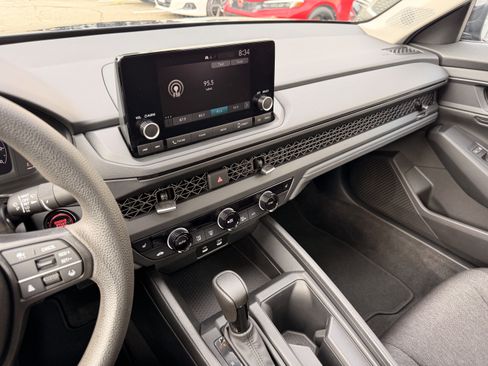 Used 2025 Honda Accord SE image 17