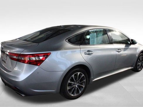 Used 2017 Toyota Avalon XLE image 16