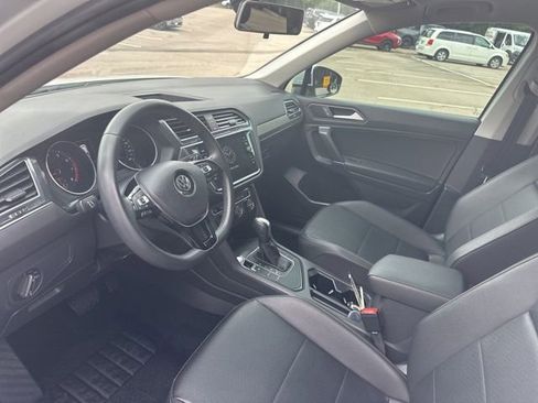 Used 2020 Volkswagen Tiguan SE FWD image 18