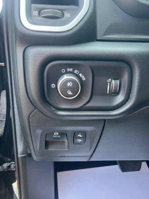 Used 2022 RAM 1500 4x4 Crew Cab image 27