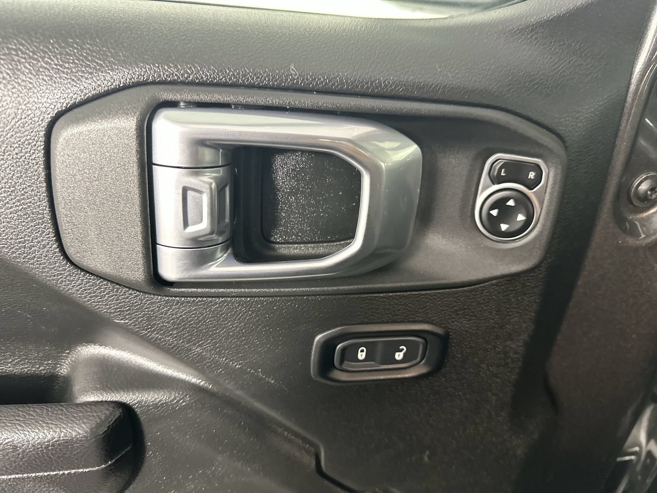 Used 2023 Jeep Wrangler Sport AWD/4WD image 3