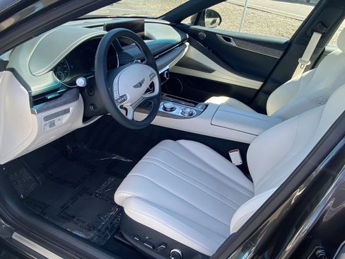 Used 2024 Genesis G80 image 9