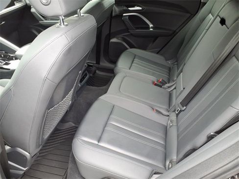 Used 2025 Audi Q5 Premium w/ Convenience Package image 9