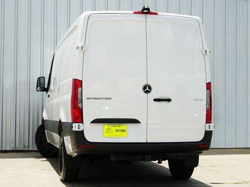 Used 2023 Mercedes-Benz Sprinter 1500 image 6