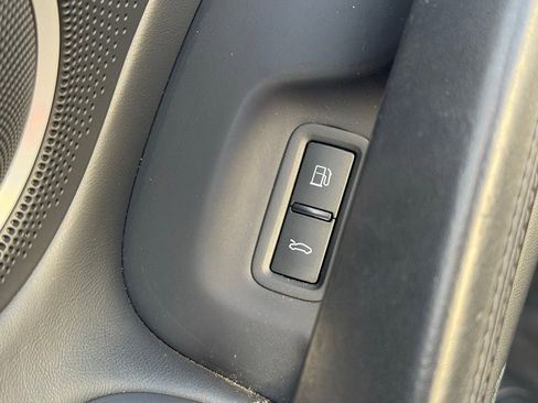 Used 2014 Audi R8 V10 w/ Full Leather Package image 47