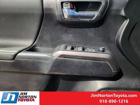 Used 2021 Toyota Tacoma TRD Off-Road image 24