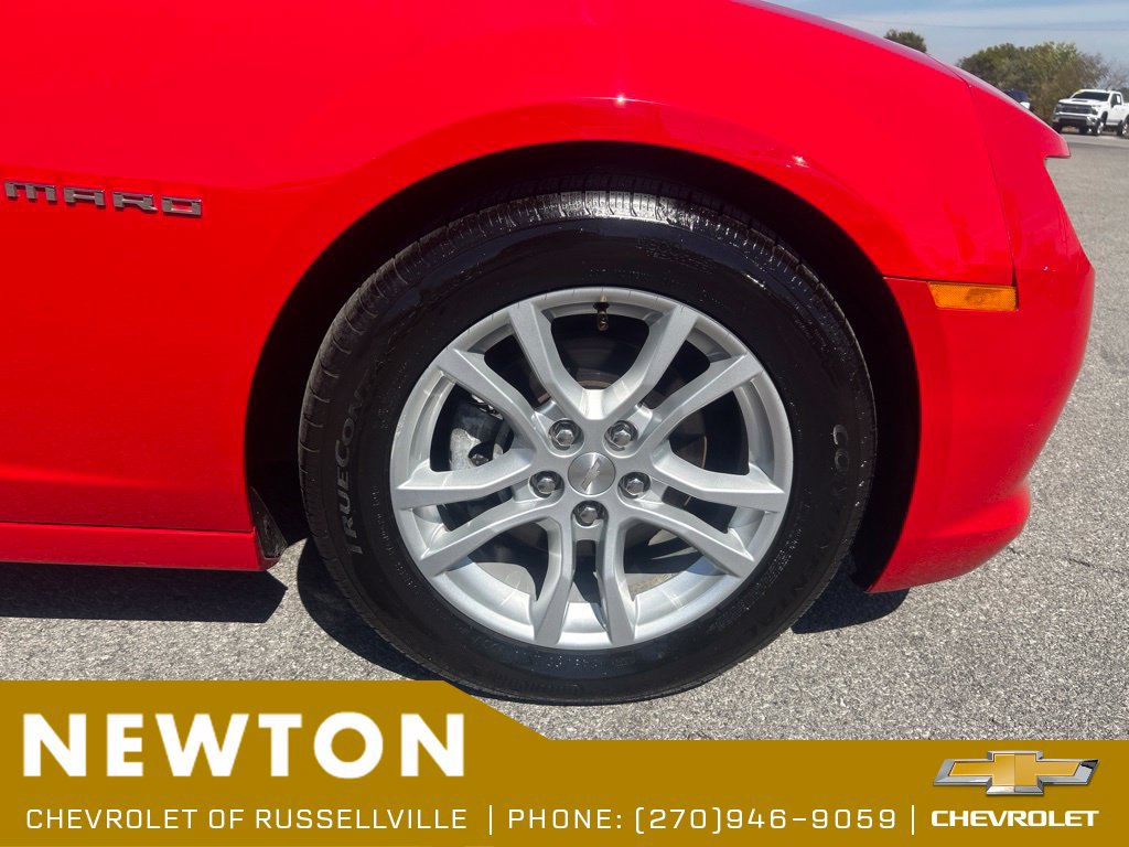 Used 2015 Chevrolet Camaro LT RWD image 32