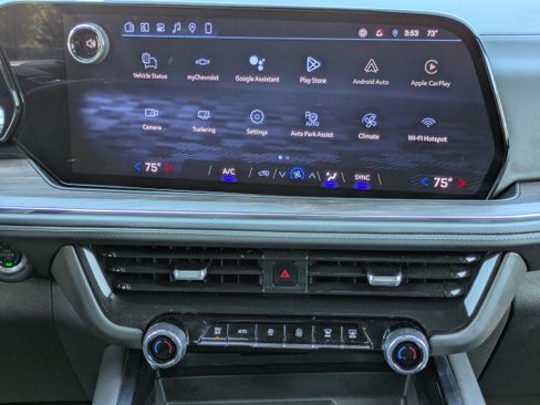 Used 2025 Chevrolet Suburban LS image 5