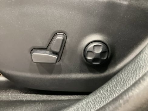 Used 2019 Jeep Cherokee Latitude Plus w/ Comfort/Convenience Group image 13