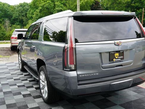 Used 2019 Cadillac Escalade ESV Luxury AWD/4WD image 15