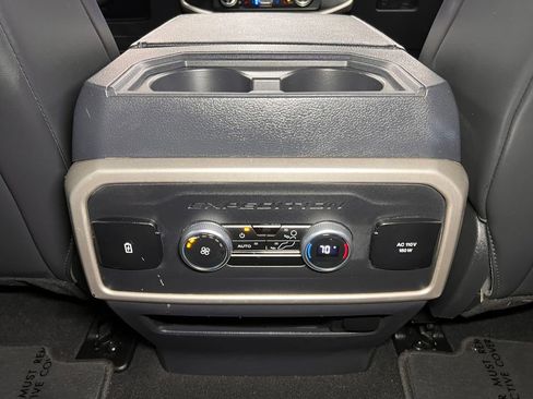 Used 2024 Ford Expedition XLT image 30
