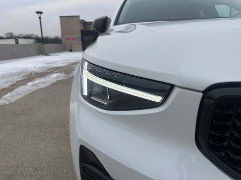 Certified 2024 Volvo XC40 B5 Core image 12