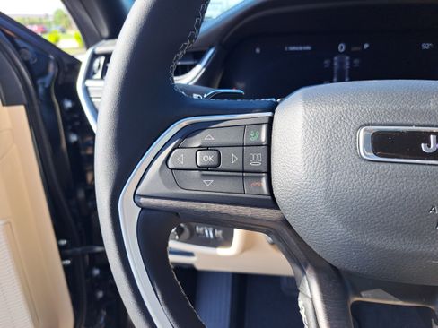 New 2025 Jeep Grand Cherokee Limited w/ Luxury Tech Group II image 21