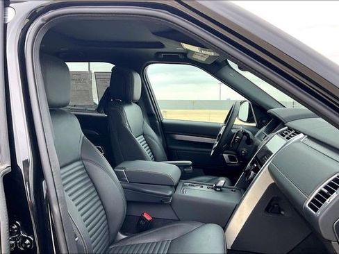 Used 2025 Land Rover Discovery Dynamic SE image 7