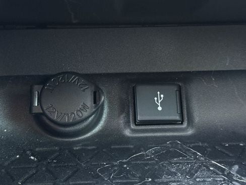 Used 2020 Toyota RAV4 XLE FWD image 22