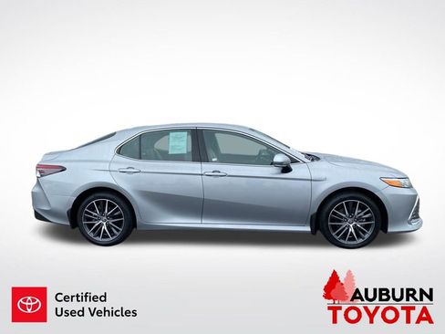 Certified 2021 Toyota Camry XLE FWD image 9