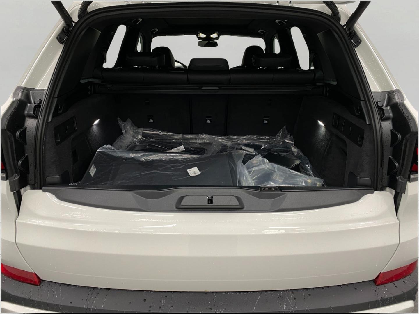 New 2026 BMW X5 xDrive50e w/ Executive Package AWD/4WD image 5