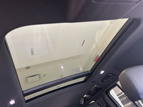 Used 2025 Land Rover Defender 110 S image 23