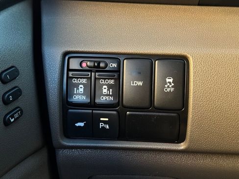 Used 2015 Honda Odyssey Touring Elite image 32
