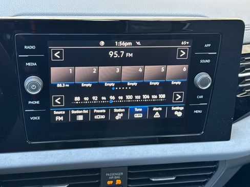 New 2026 Volkswagen Jetta SE FWD image 17