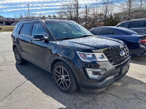 Used 2017 Ford Explorer Sport image 4