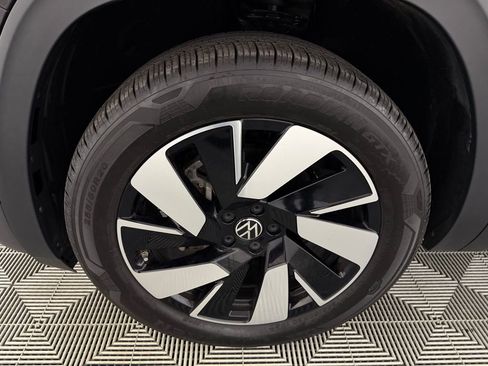Used 2025 Volkswagen Atlas Cross Sport SE image 12