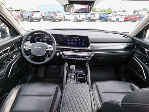 Used 2025 Kia Telluride S FWD image 13