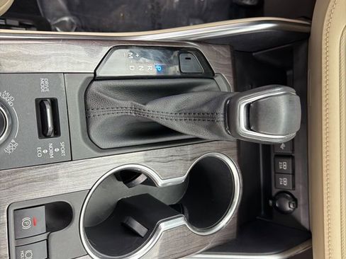 Used 2021 Toyota Highlander Limited image 15