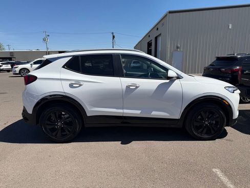 Used 2024 Buick Encore GX Sport Touring image 2
