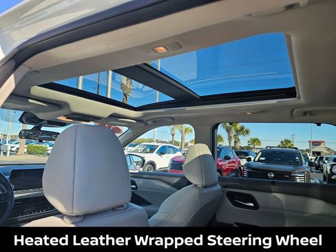 Used 2023 Nissan Rogue SV w/ SV Premium B Package image 15