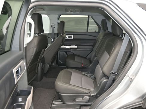 Used 2024 Ford Explorer XLT image 15