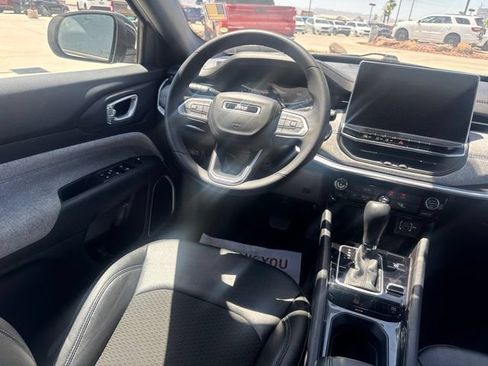 Certified 2024 Jeep Compass Latitude AWD/4WD image 16