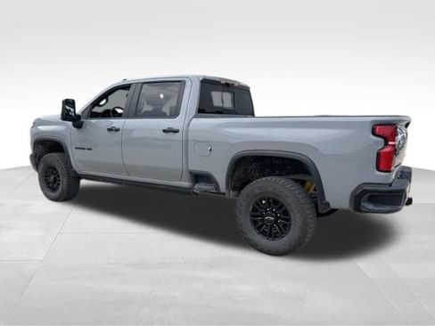 Used 2025 Chevrolet Silverado 2500 ZR2 w/ Technology Package AWD/4WD image 3