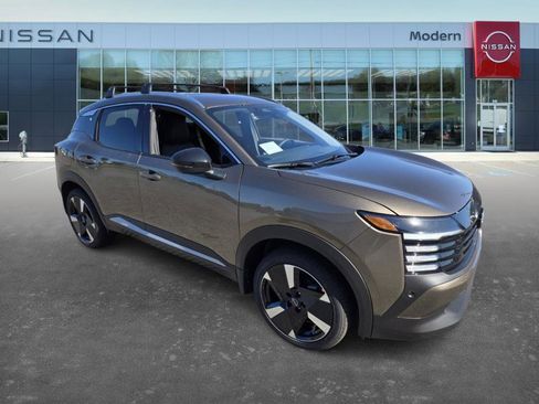 New 2026 Nissan Kicks SR w/ Cold Weather Package image 3