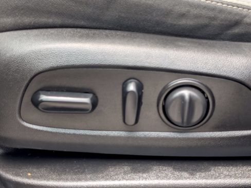Used 2019 Chevrolet Equinox LT FWD image 25